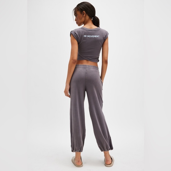 NWT Free People x FP Movement Hot Shot Logo Crossover Set in Dark Shadow - Picture 6 of 16